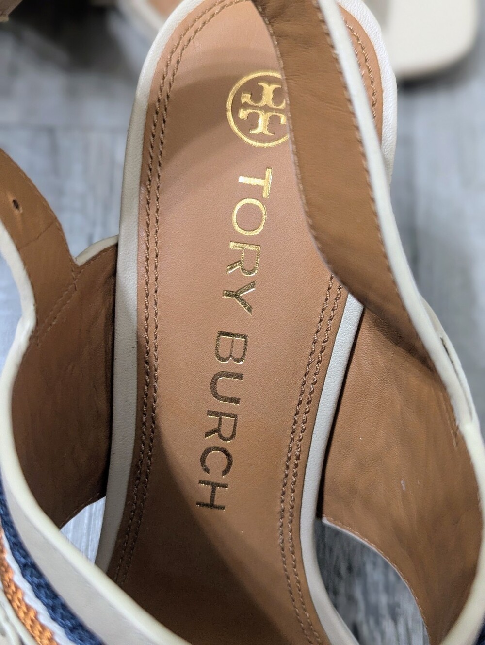 Tory Burch Cream, Navy & Tan Equestrian Chain-Accent Block Heel Sandals NWOT - Picture 5 of 8